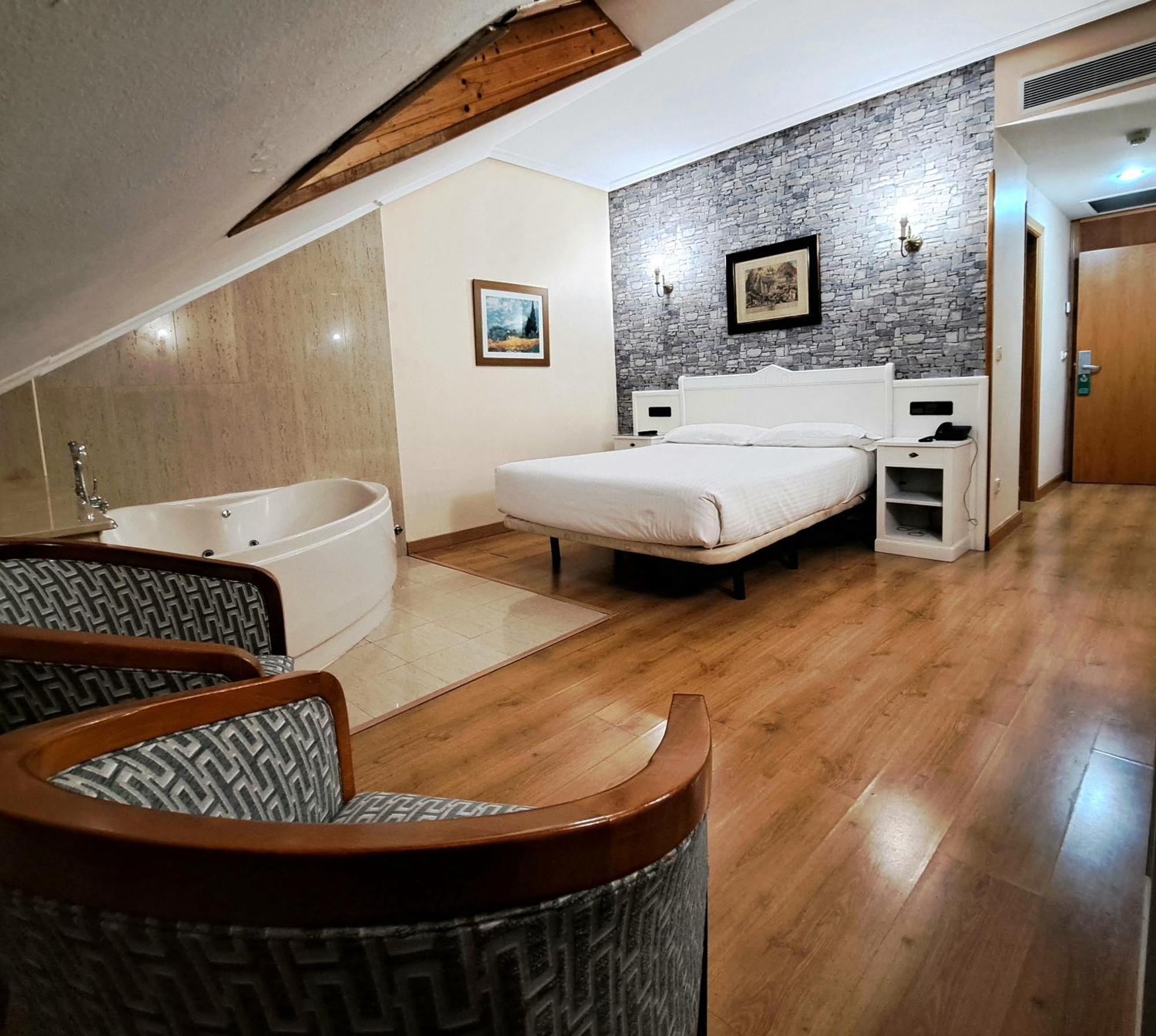Hotel Ciudad Onís Eksteriør bilde
