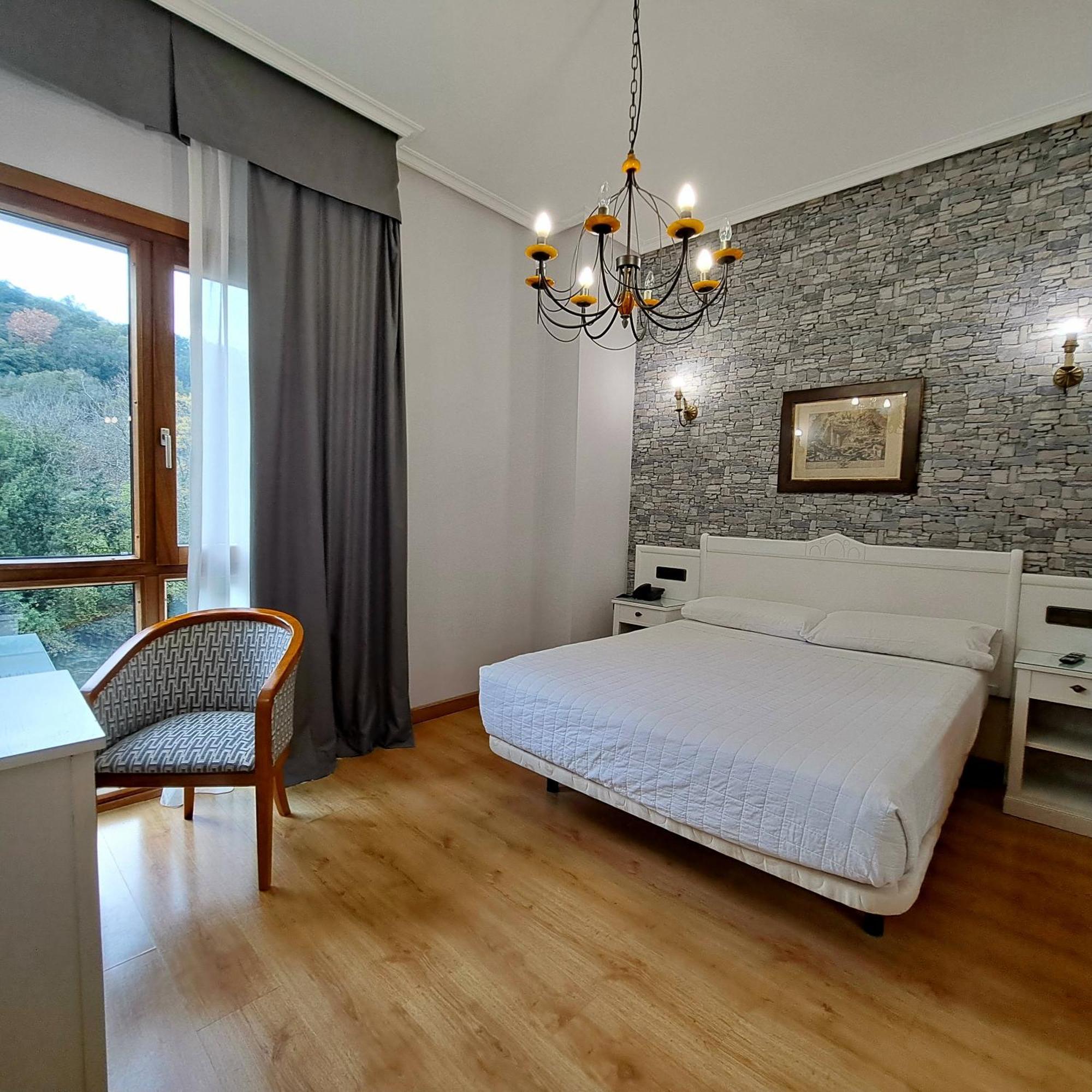 Hotel Ciudad Onís Eksteriør bilde