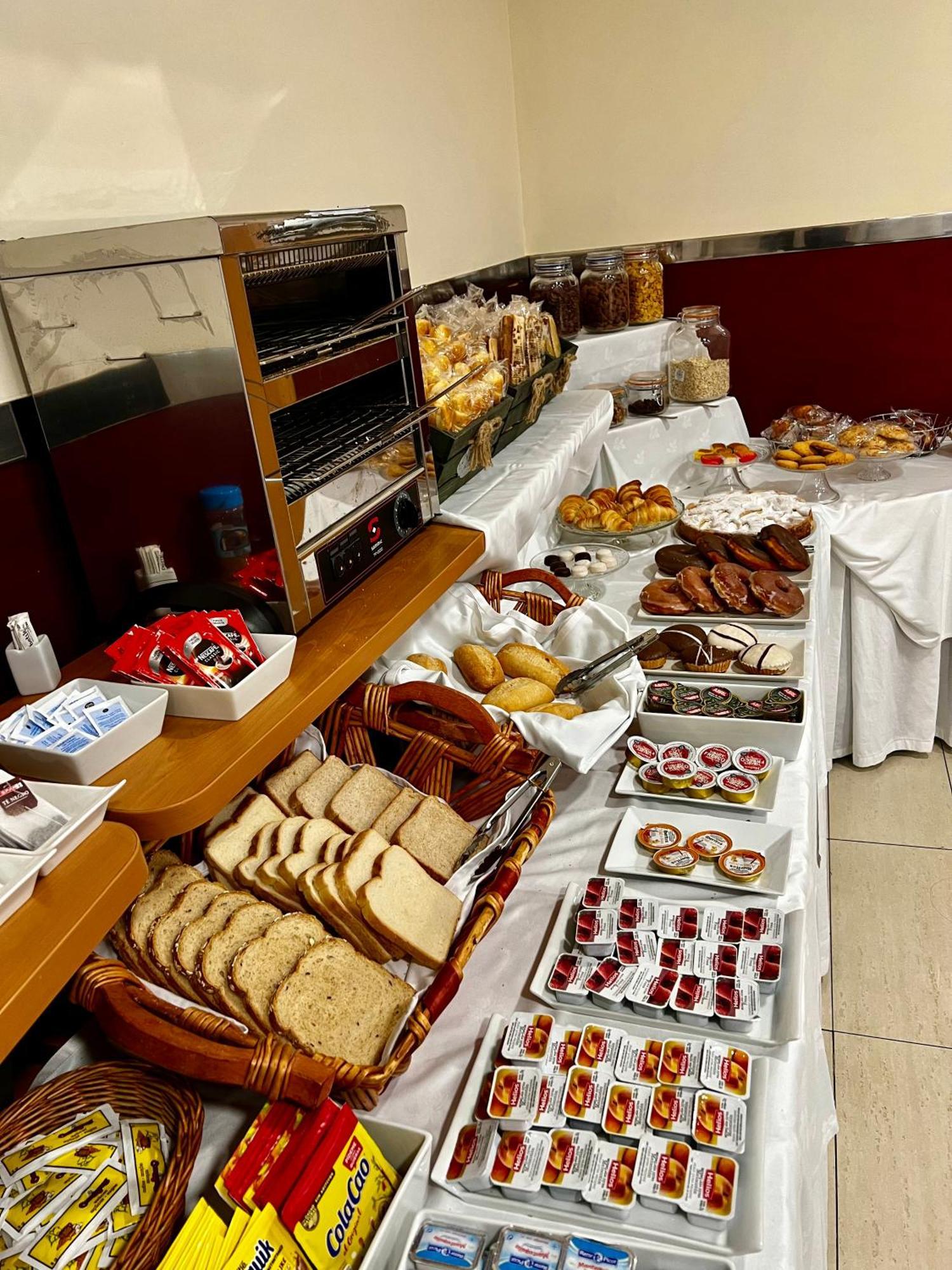 Hotel Ciudad Onís Eksteriør bilde